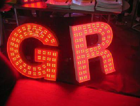 台江LED发光字常见的安装误区。